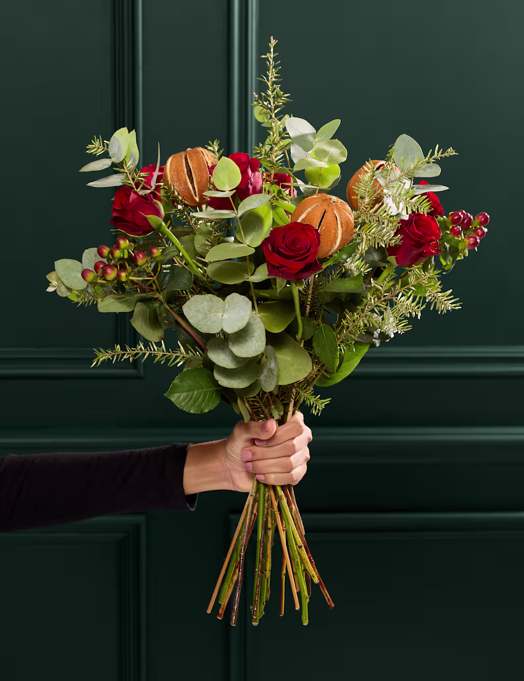 Svečana crvena ruža, eukaliptus i kantarion